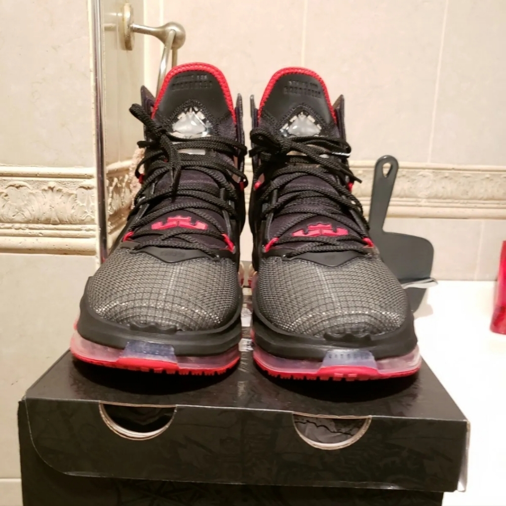 nike lebron 19 Bred black and red men's size 8.5